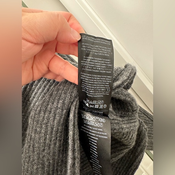 Guess Wool Cashmere Blend Sweater - Picture 5 of 5